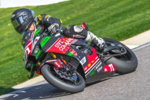 Gabriel Da Silva making a pass on his Suzuki ZX-10R